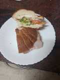 Croissant vegetal con jamón cocido, huevo duro y mayonesa