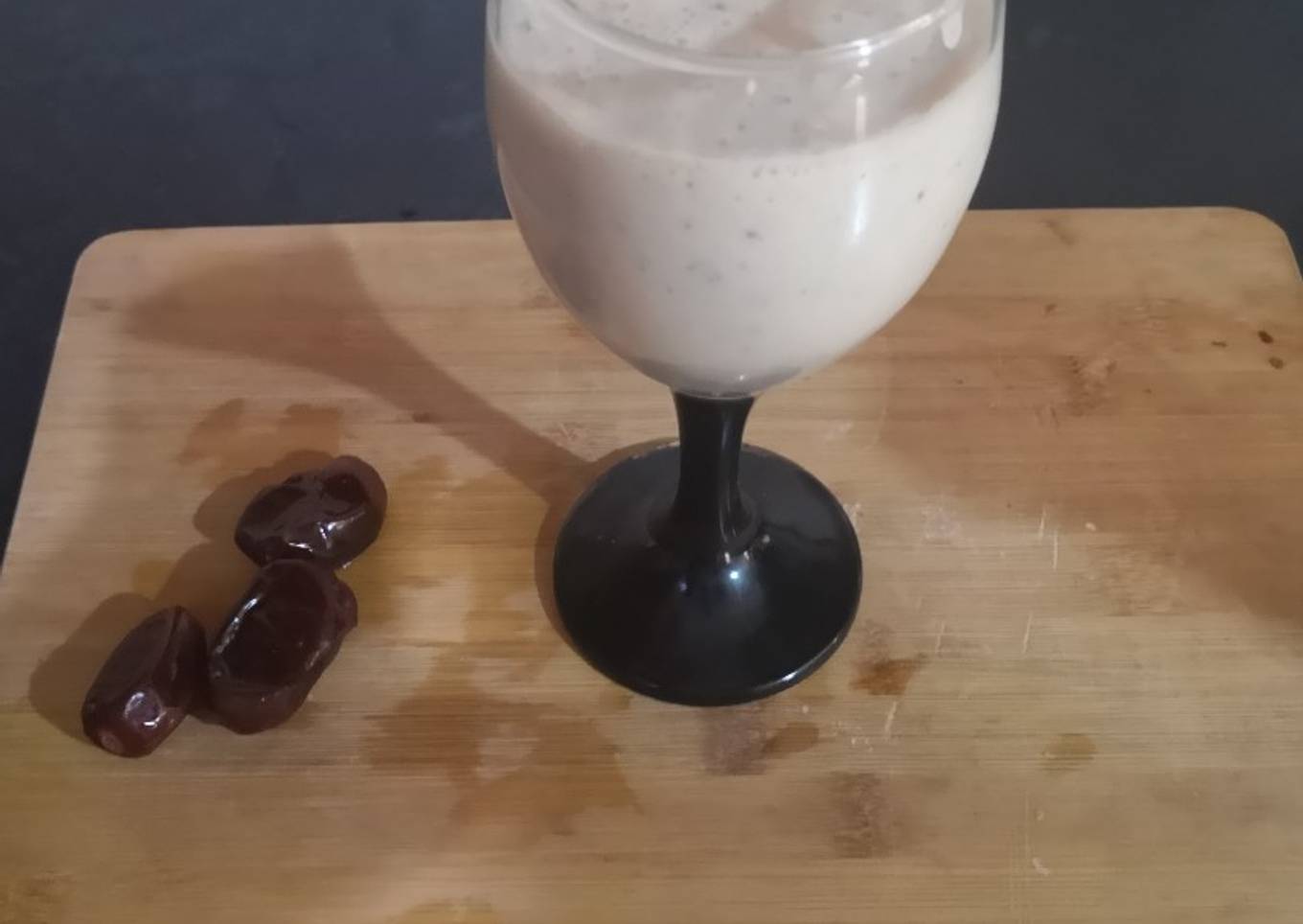 Banana and date shake