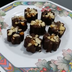A picture of Dark Chocolate Mixed Dry Fruit Bites.