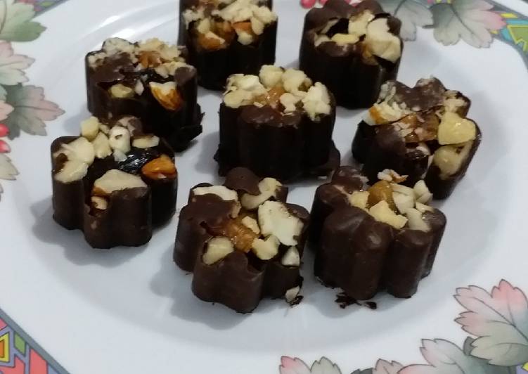 Dark Chocolate Mixed Dry Fruit Bites