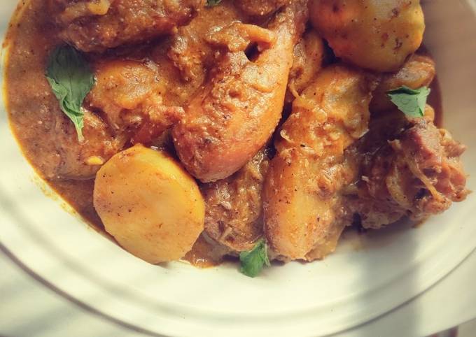 Chicken Curry with raw papaya and potatoes