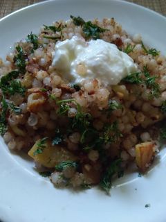 साबुदाणा खिचडी (sabudana khichdi recipe in marathi) रेसिपी चे मुख्य फोटो