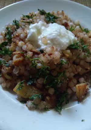 साबुदाणा खिचडी (sabudana khichdi recipe in marathi) रेसिपी चे मुख्य फोटो 