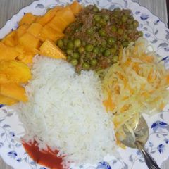A picture of Boiled rice with minced meat, peas and steamed cabbage.