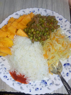 A picture of Boiled rice with minced meat, peas and steamed cabbage.
