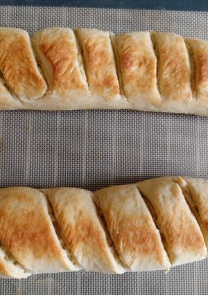 A picture of Baguette style bread.