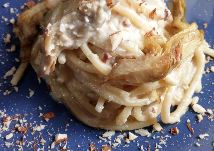 Spaghetti alla crema di toma Maccagno, carciofi e mandorle