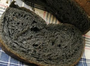 Une photo de Pain au charbon végétal 🍞🥖
