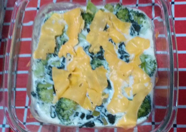 Brócolis ao molho branco