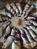 Girasole di pasta brisée e marmellata di frutti di bosco