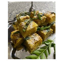 A picture of Khaman Dhokla.