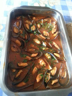 Una foto de Mejillones en salsa de tomate picante