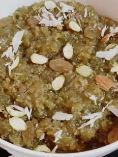 દૂધી નો હલવો(lauki halvo recipe in gujarati) રેસીપી મુખ્ય ફોટો