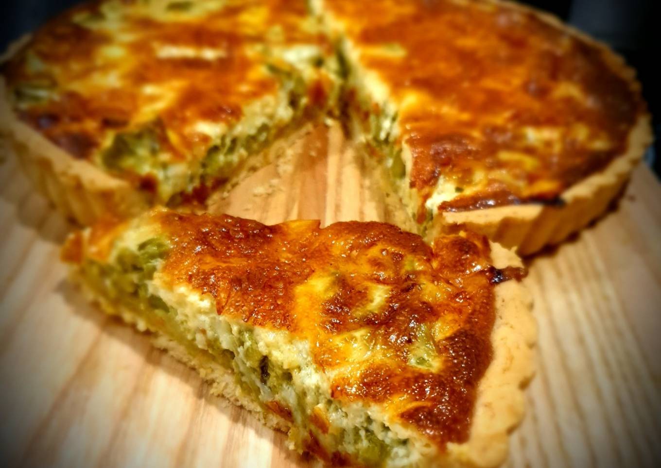 Quiche aux asperges vertes et comté, pâte sablée à la polenta