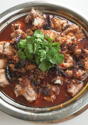 A picture of Steam pork ribs szechuan style.