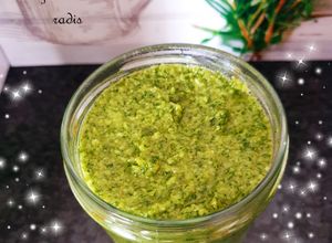 Une photo de Pesto fanes de radis du jardin 😋