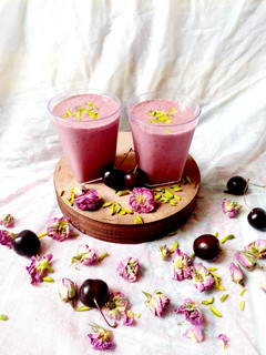 عکسی از دستور شیک گیلاس و موز 🍒🍌