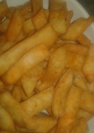 A picture of Namak pare colourful.