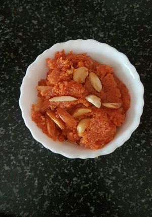 गाजर का हलवा (gajar ka halwa recipe in Hindi) रेसिपी मुख्य फोटो