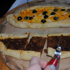 A picture of Pide pizza.