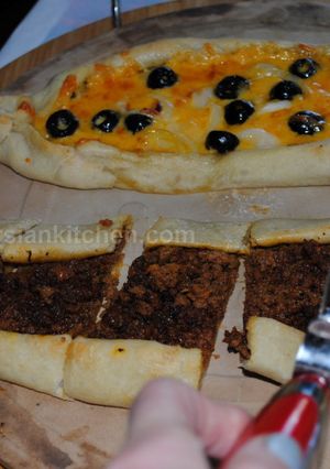 A picture of Pide pizza.