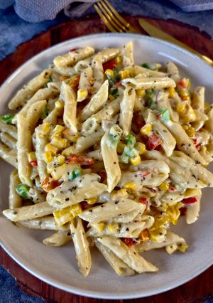 A picture of White Sauce Pasta.