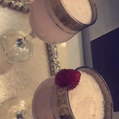 A picture of Strawberry shake.