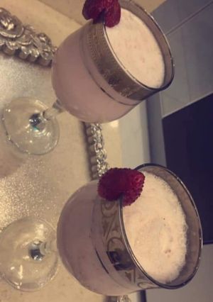 A picture of Strawberry shake.