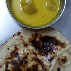 A picture of Kadi pakoda.