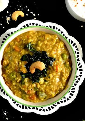 A picture of Oats Bisi Bele Baath.
