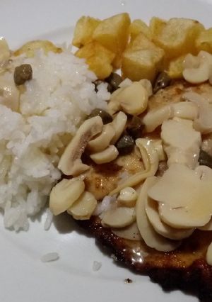 Foto de Filé de Peixe na Manteiga com Champignon e Alcaparras