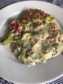 Una foto de Brocoli gratinada con bechamel y jamón light