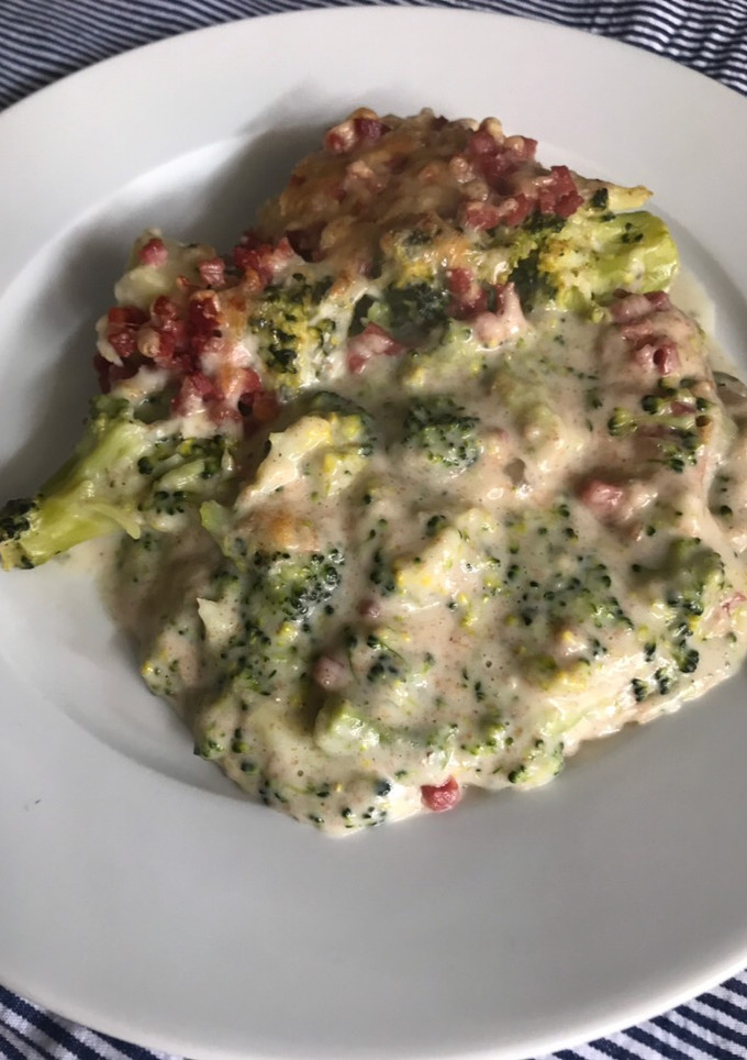 Una foto de Brocoli gratinada con bechamel y jamón light