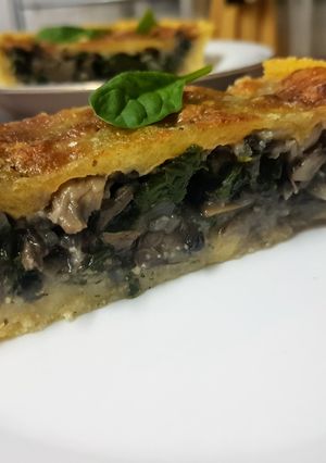 O poză a rețetei Tartă din mălai cu ciuperci și spanac!😋.