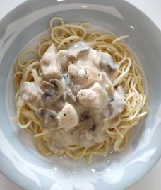 mì ý sốt kem thịt gà