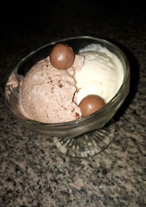 A picture of Home made vanilla and chocolate icecream.