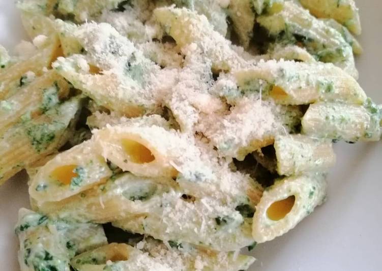 Penne ricotta e spinaci