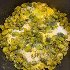 A picture of Baqalavawij (Broad beans).