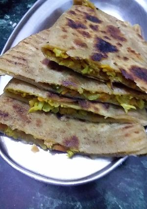 A picture of Pizza paratha.