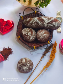 A picture of Japanese milk chocolate bread 🍞🍞🇯🇵.