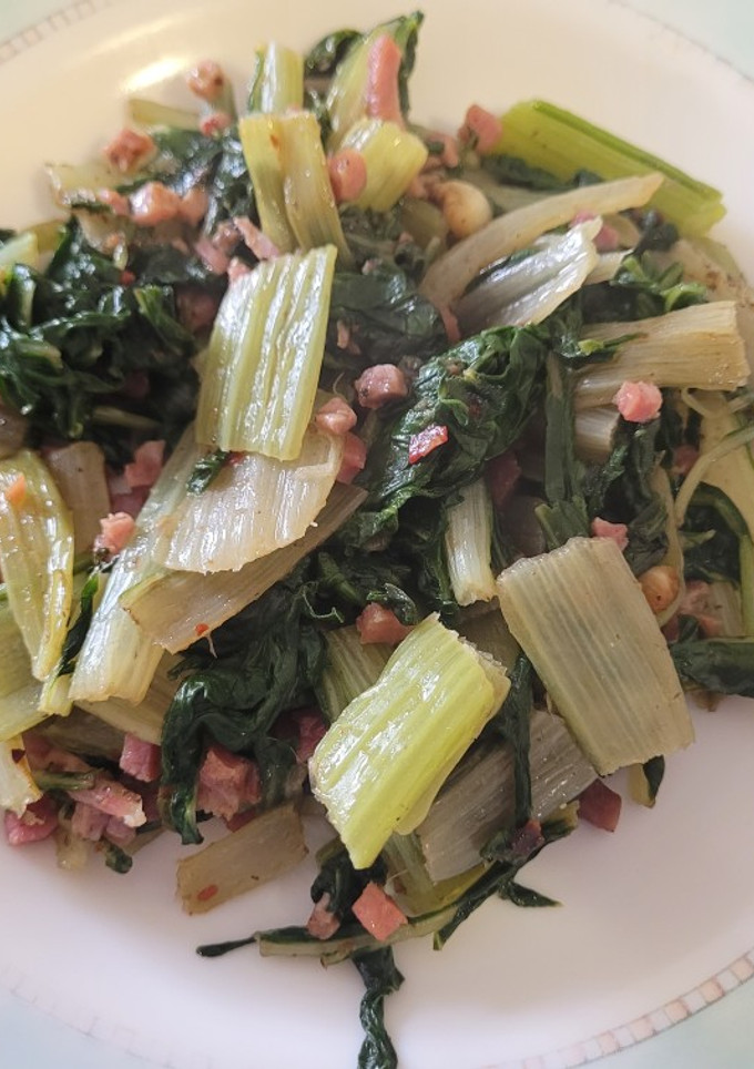 Una foto de Acelgas salteadas con salsa tartufata
