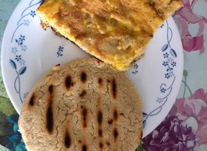 Una foto de Huevos revueltos con migas de arepa