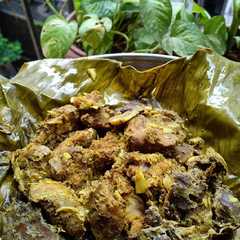 A picture of केळीच्या पानात भाजलेले चिकन (keli panatle chicken recipe in marathi).