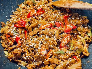 หมูผัดโคชูจัง (Stir fried pork gochujang)