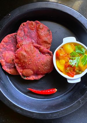 A picture of Beetroot Poori aur Sabji.