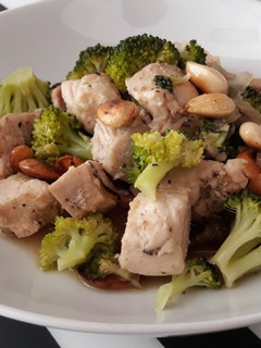 Una foto de Pollo con brócoli