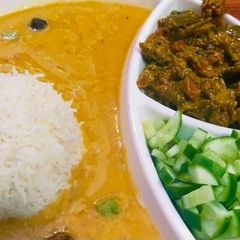 A picture of Masoor ki daal with boiled rice.
