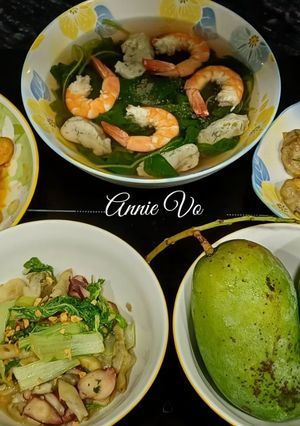 Hình của món Bữa cơm với các món hải sản.