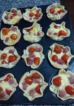Una foto de Canastitas caprese