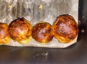 Une photo de Boule de pomme de terre a la merguez